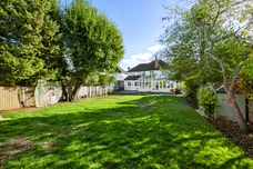 Hookfield, Epsom, KT19 photo 19