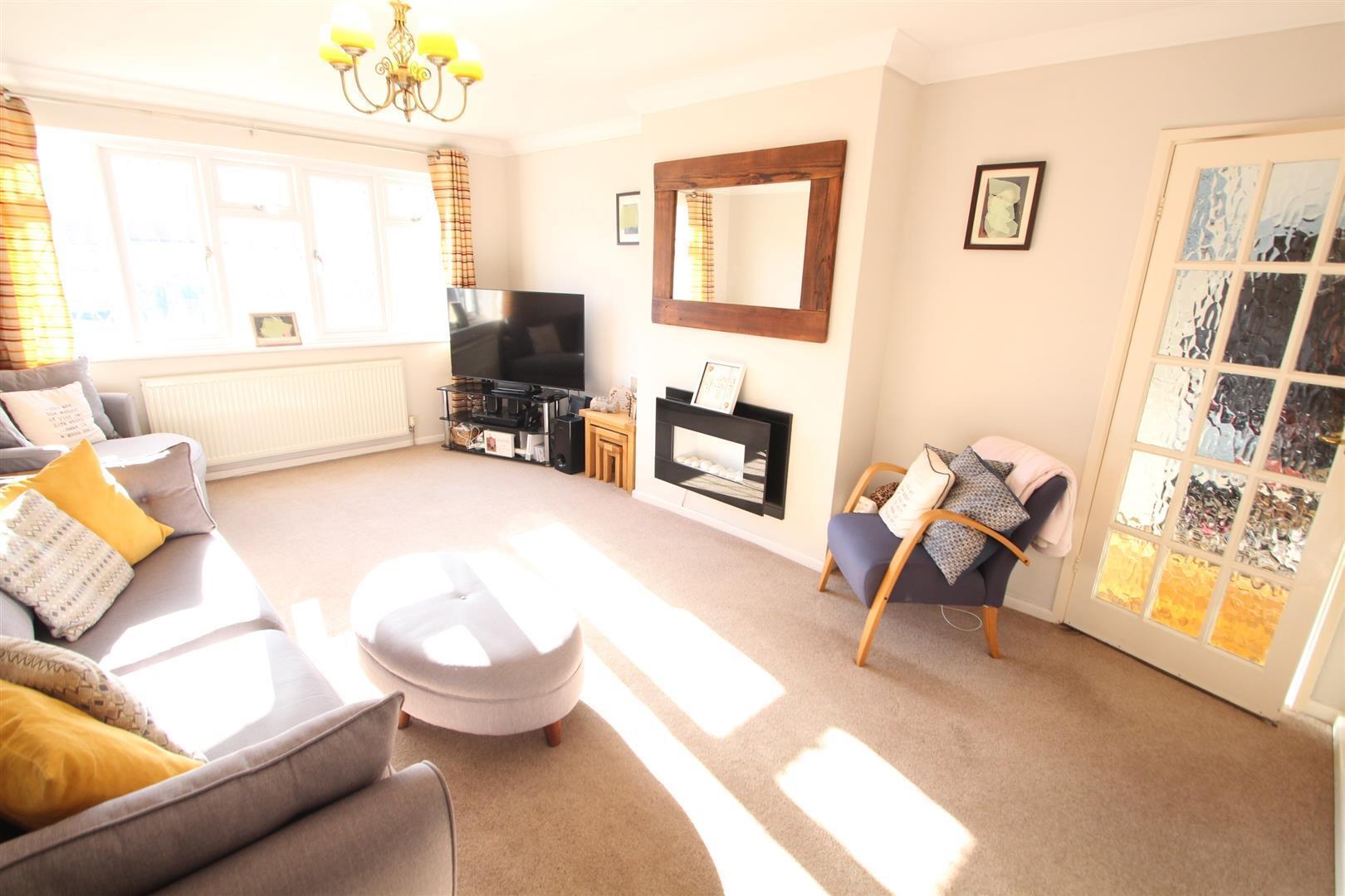 Glynde Way,Southchurch Image 3