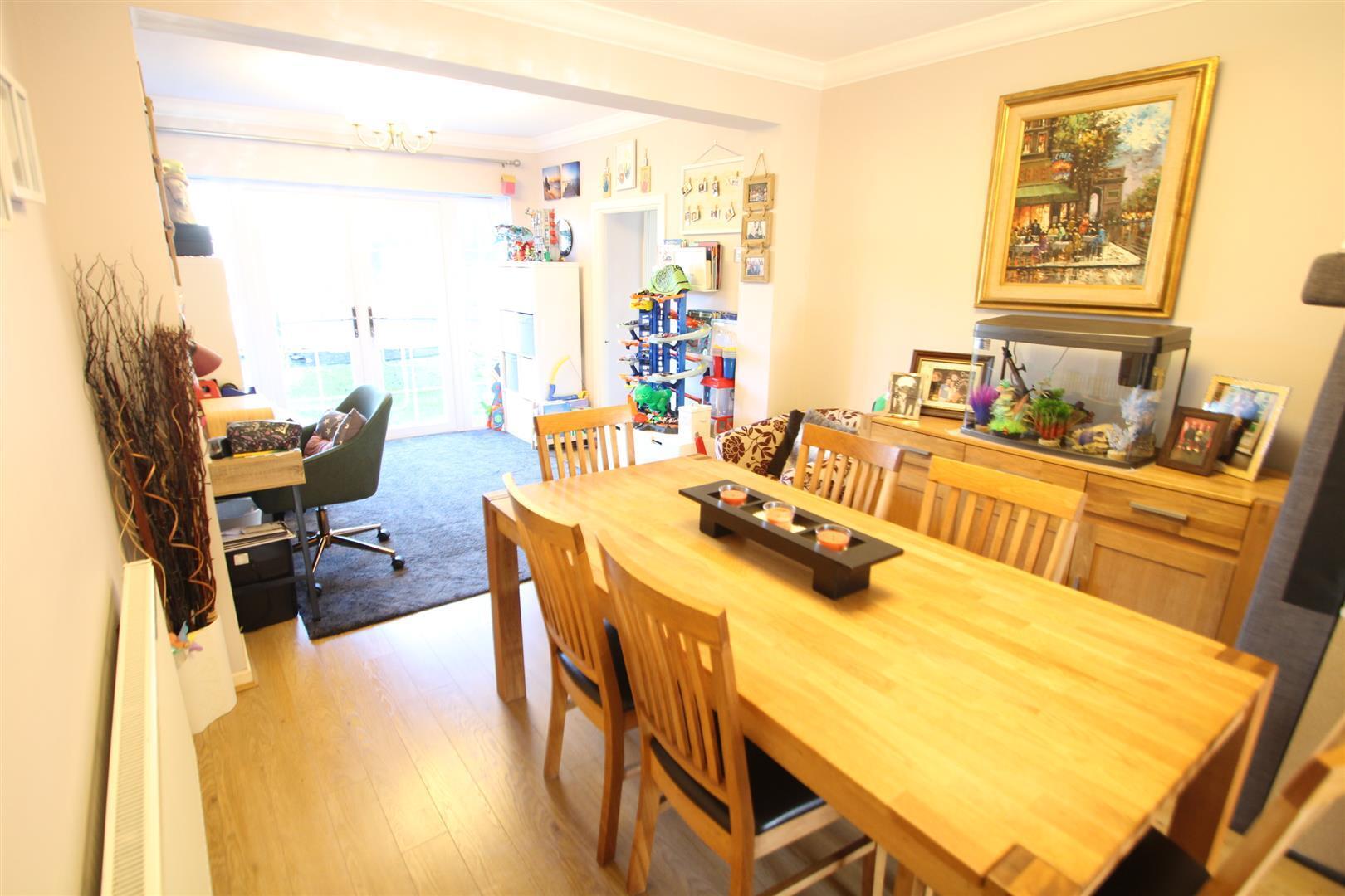Glynde Way,Southchurch Image 4