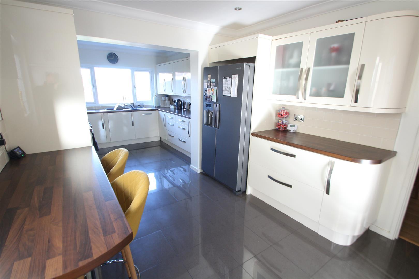 Glynde Way,Southchurch Image 6
