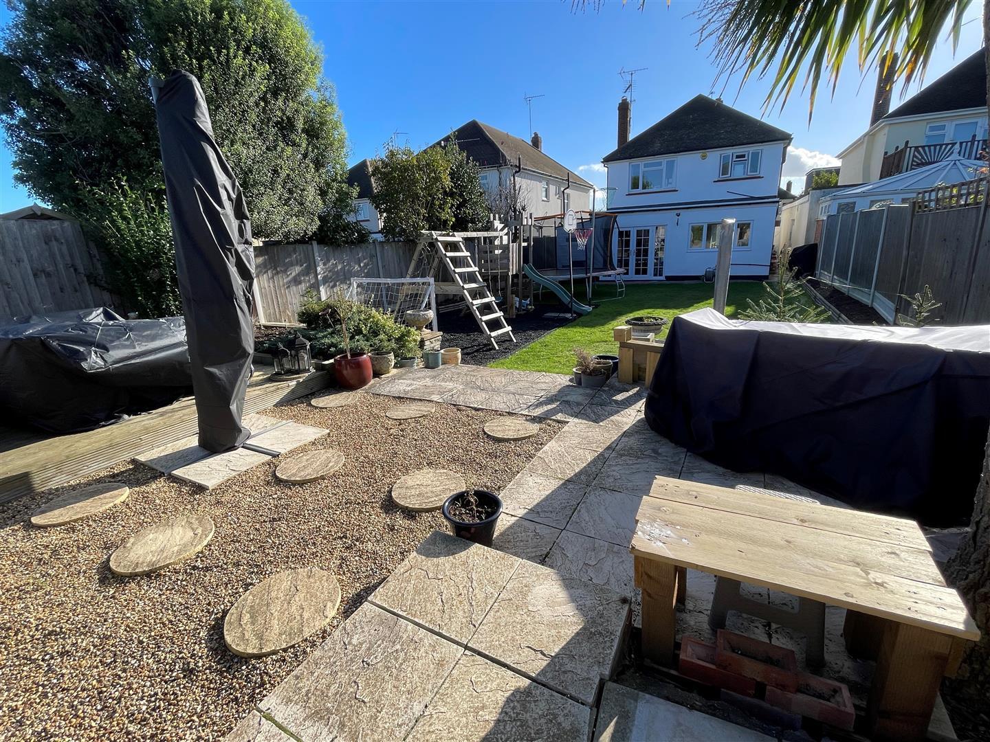Glynde Way,Southchurch Image 9