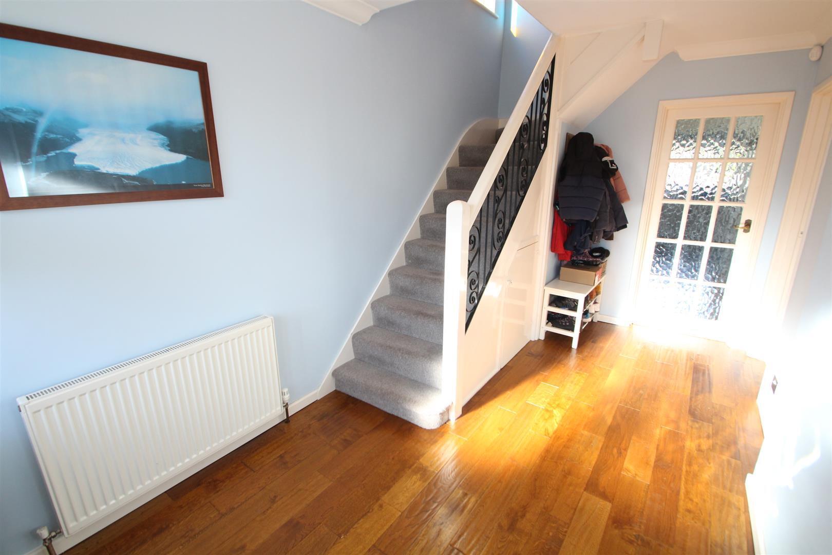 Glynde Way,Southchurch Image 10