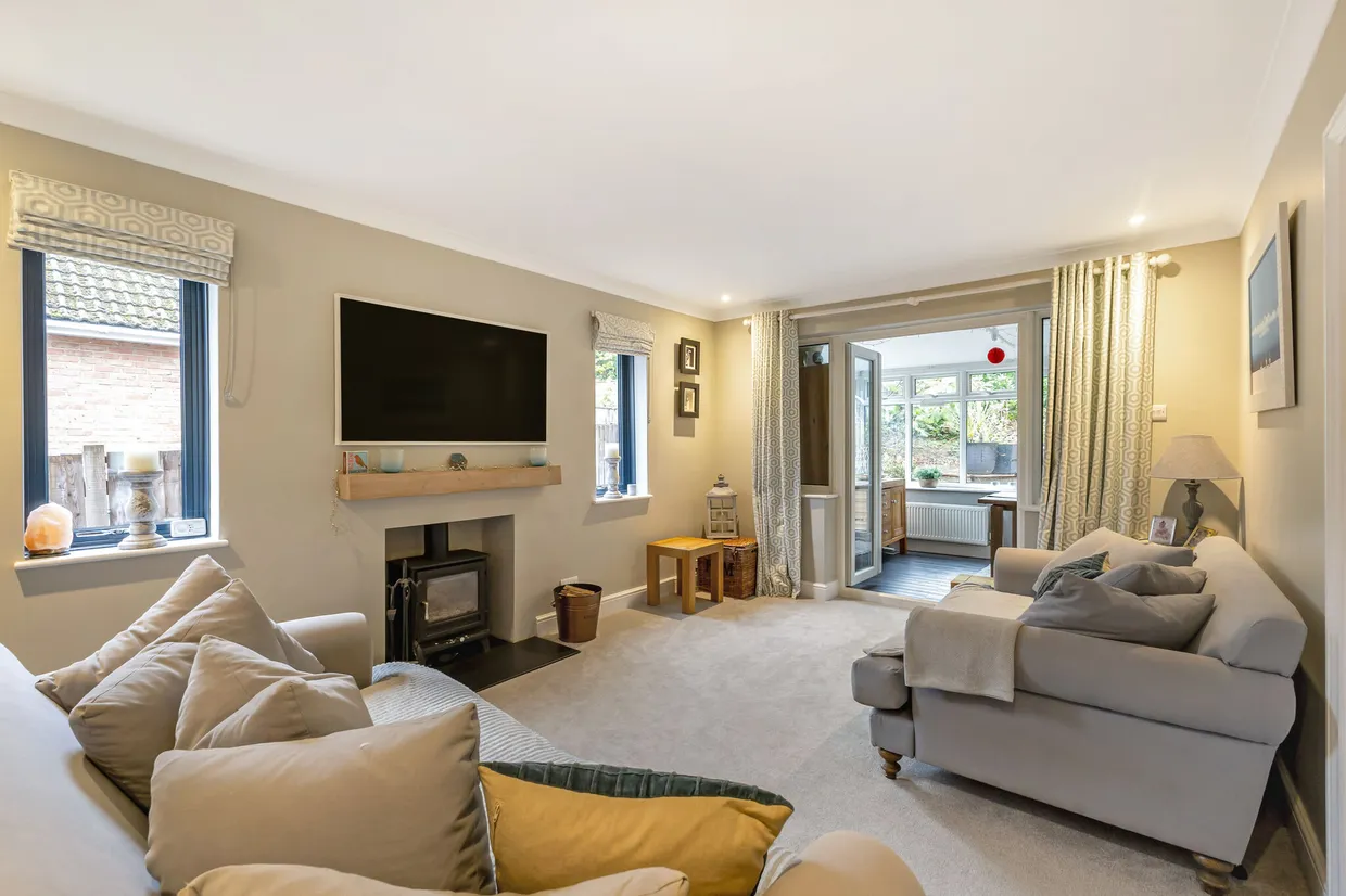 Woodside Close, Chiddingfold, GU8 photo 5