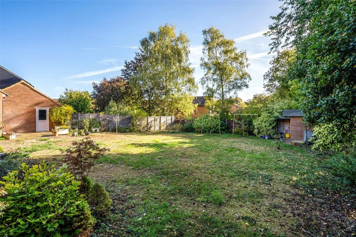 Saxon Way, Lychpit, RG24