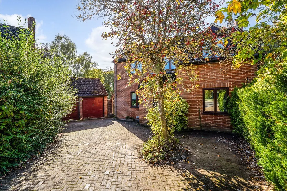 Saxon Way, Lychpit, RG24