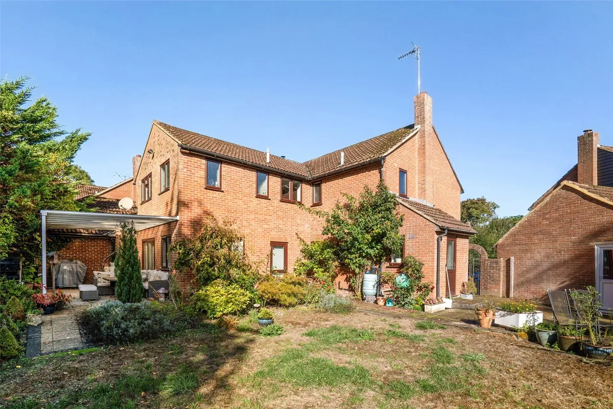 Saxon Way, Lychpit, RG24