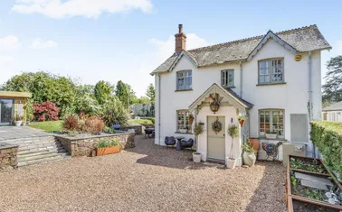 Nymet Rowland, Crediton