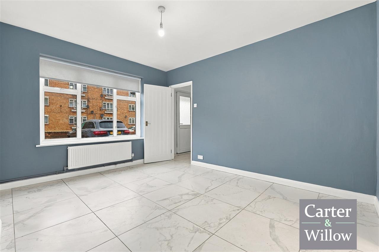 Charlton Crescent, Barking, Essex Image 4