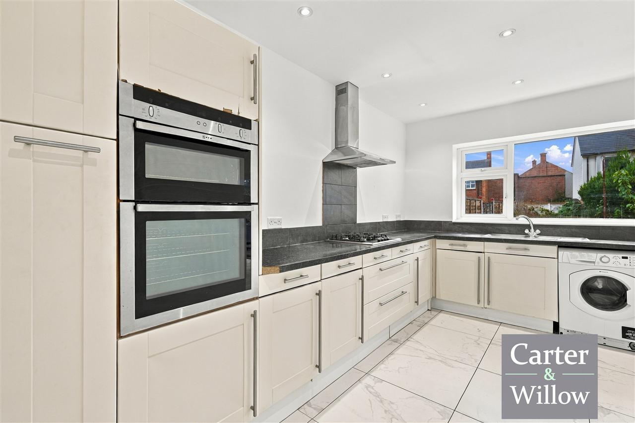 Charlton Crescent, Barking, Essex Image 5