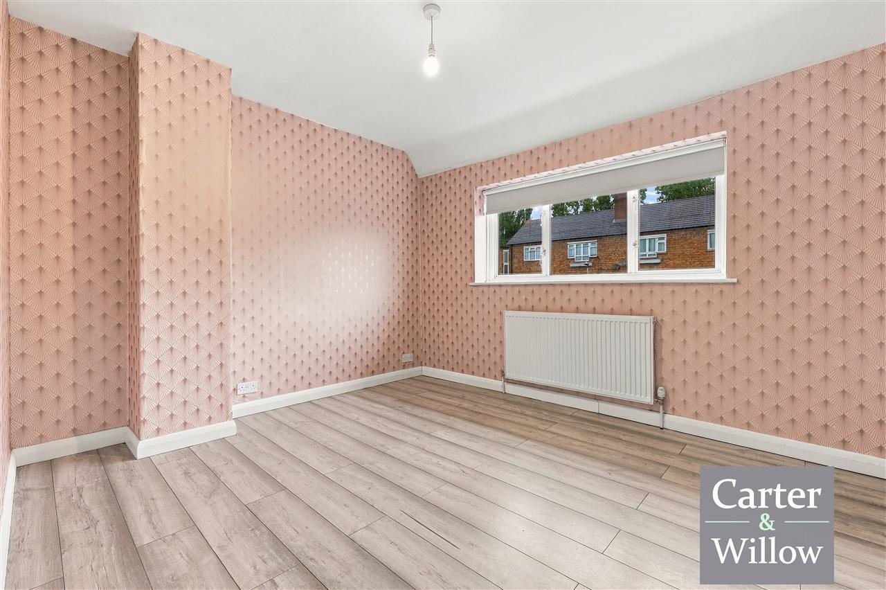Charlton Crescent, Barking, Essex Image 13