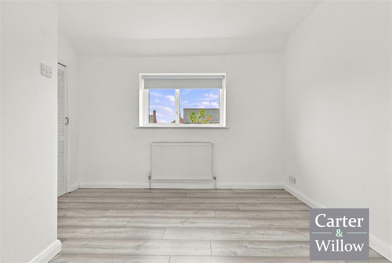 Charlton Crescent, Barking, Essex Image 16
