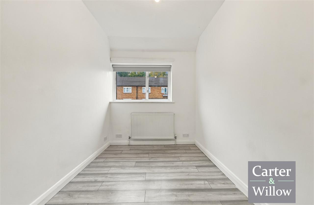 Charlton Crescent, Barking, Essex Image 17