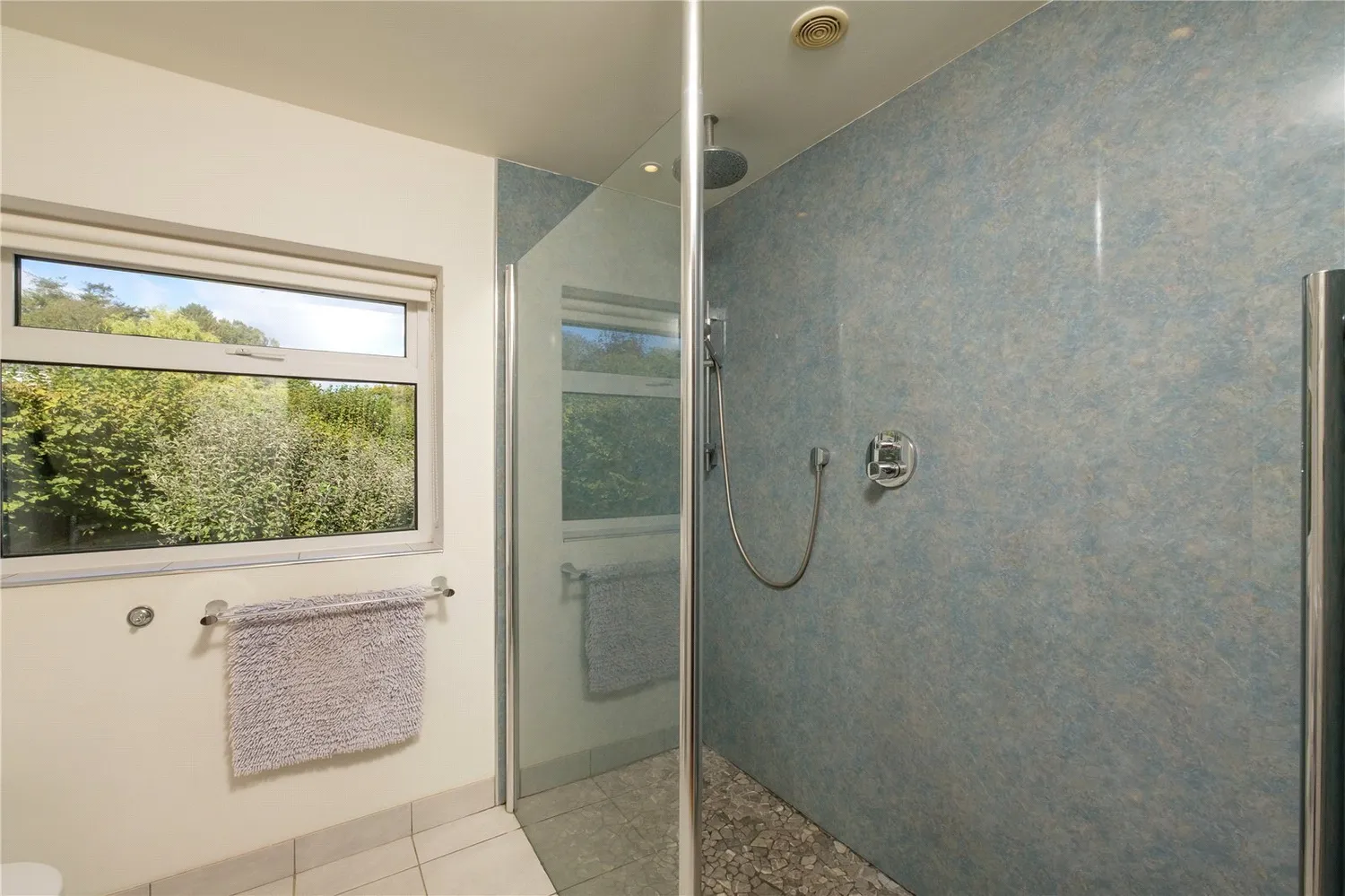 Clappentail Lane, Lyme Regis, DT7 photo 24