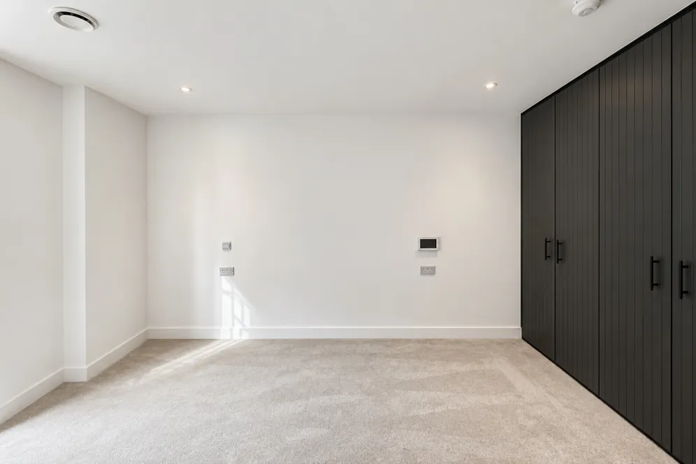 Everdene Path London W3 photo 5