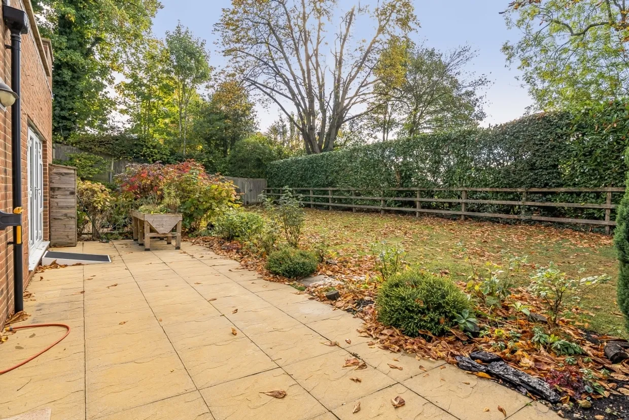 Betjeman Gardens Rickmansworth WD3 photo 13