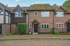 Clement Court, Chawton, GU34 photo 1