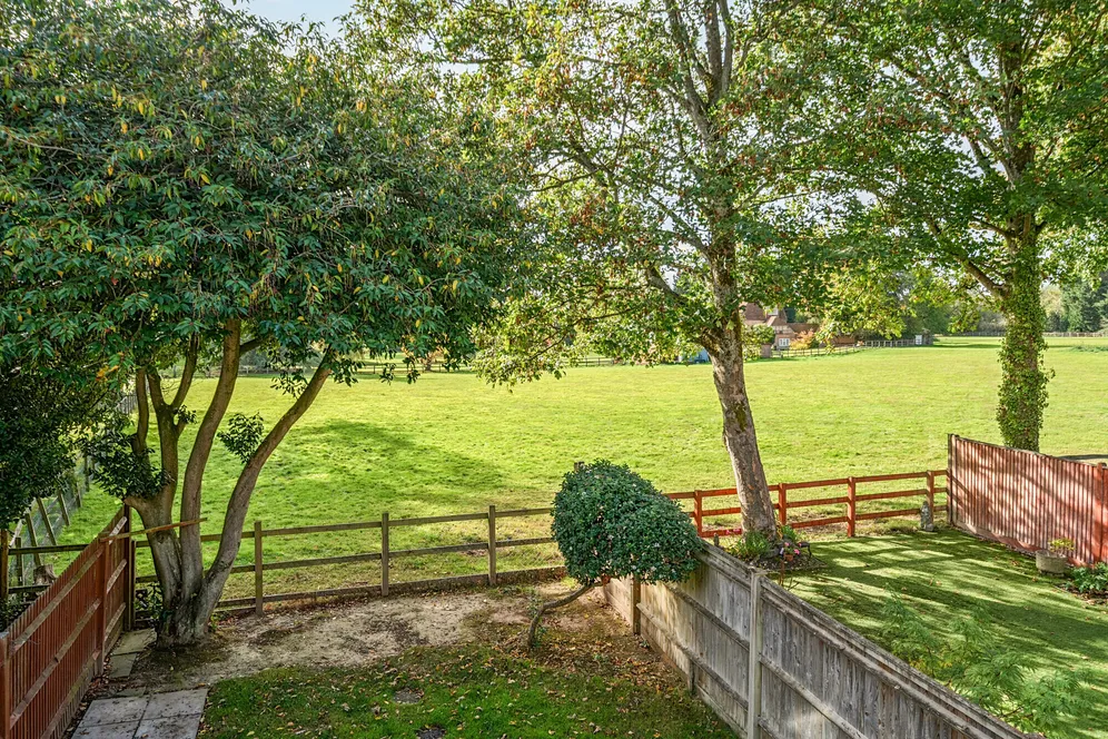 Clement Court, Chawton, GU34 photo 2