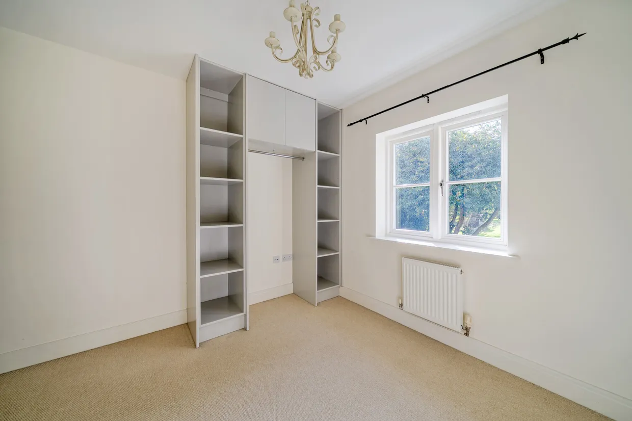 Clement Court, Chawton, GU34 photo 9