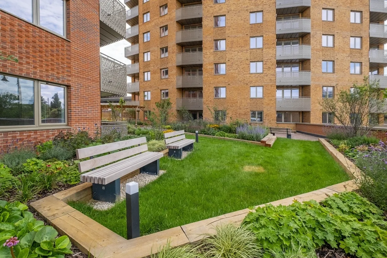 Elmsliegh Road Staines TW18 photo 9