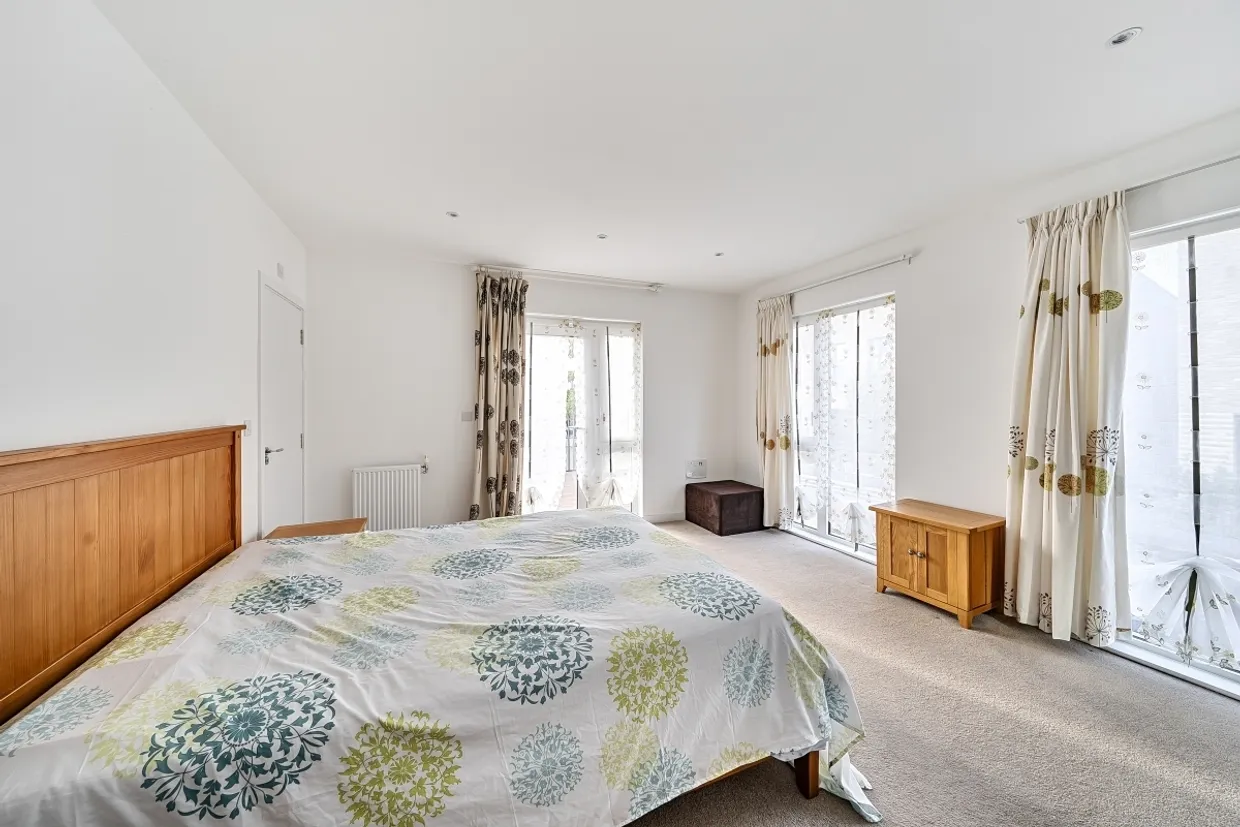 Farnsworth Drive Edgware HA8 photo 5