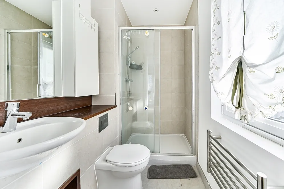 Farnsworth Drive Edgware HA8 photo 8