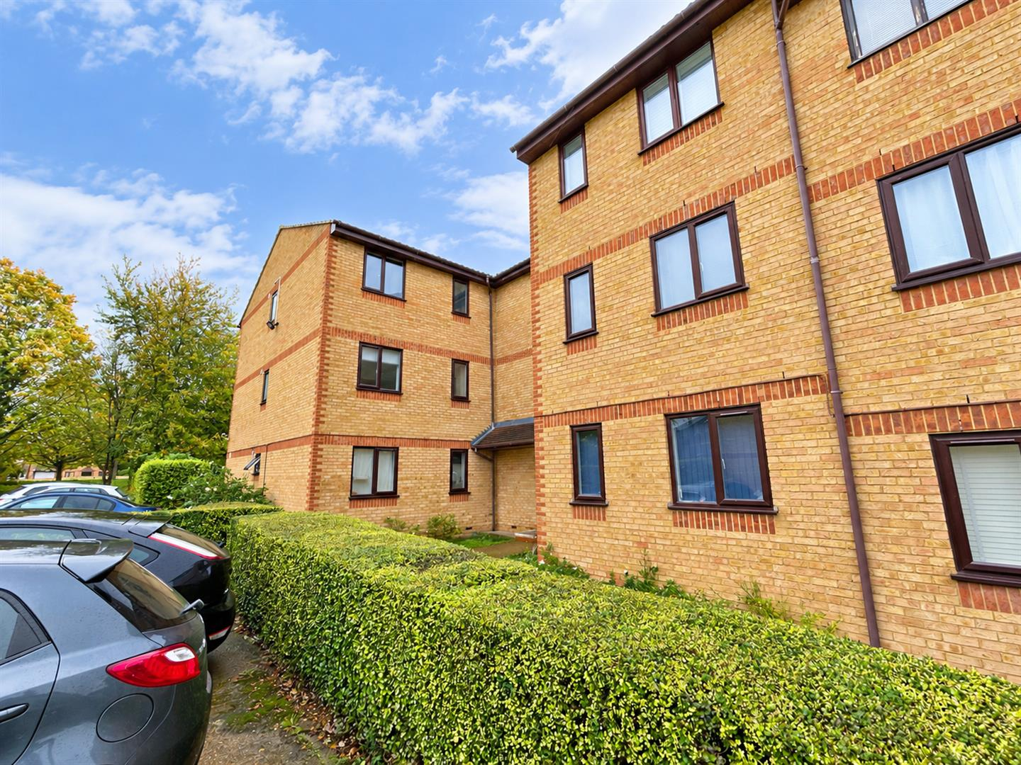 Lowestoft Drive, Slough Image 1
