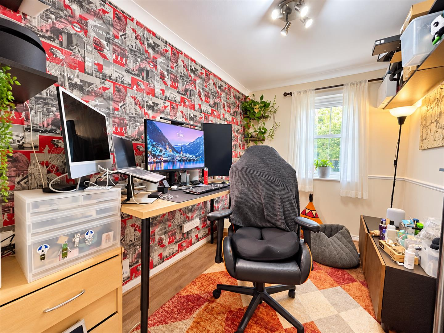 Lowestoft Drive, Slough Image 6