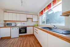 Stonebridge Close, Marlborough, SN8 photo 2