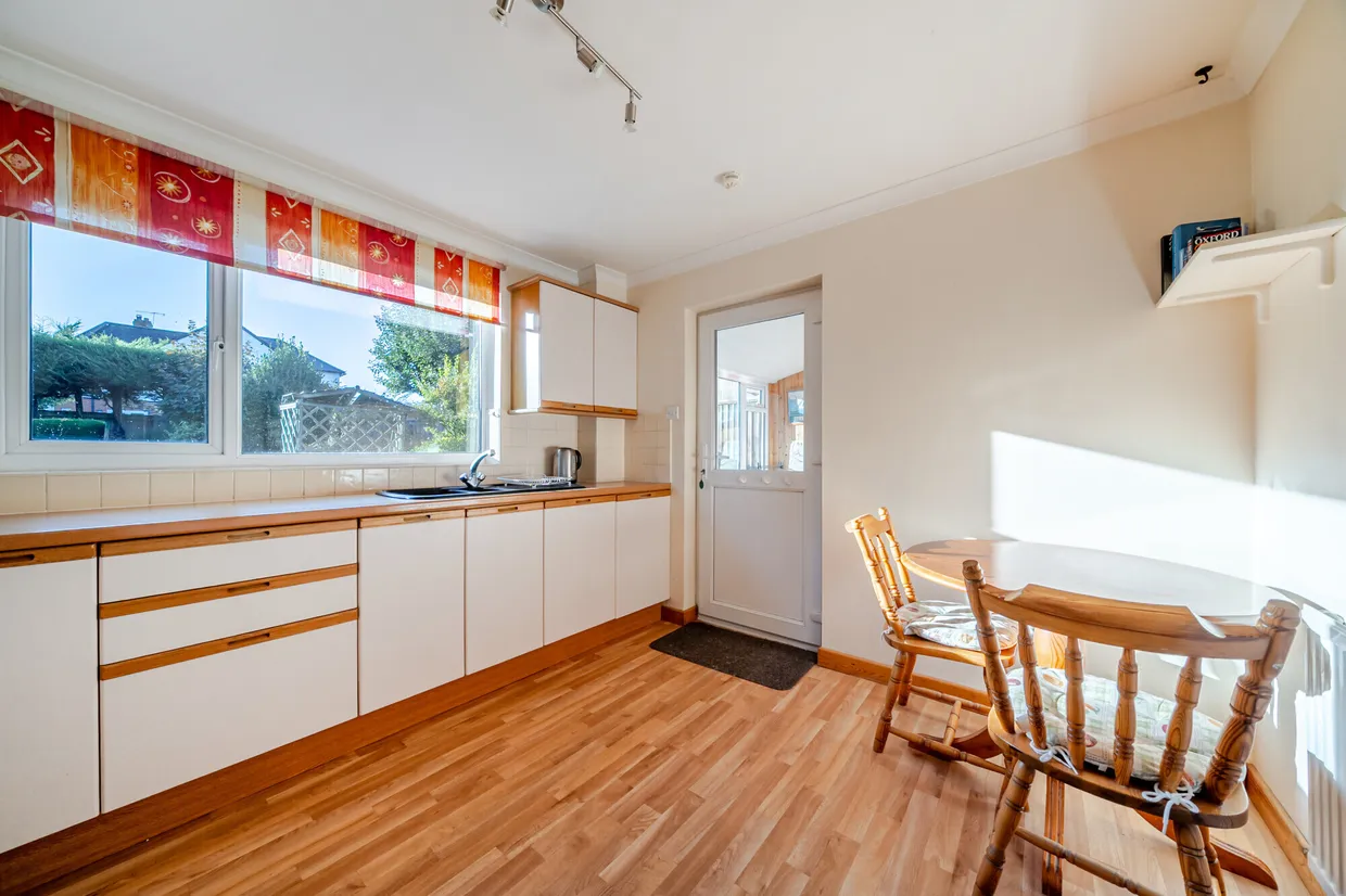 Stonebridge Close, Marlborough, SN8 photo 6