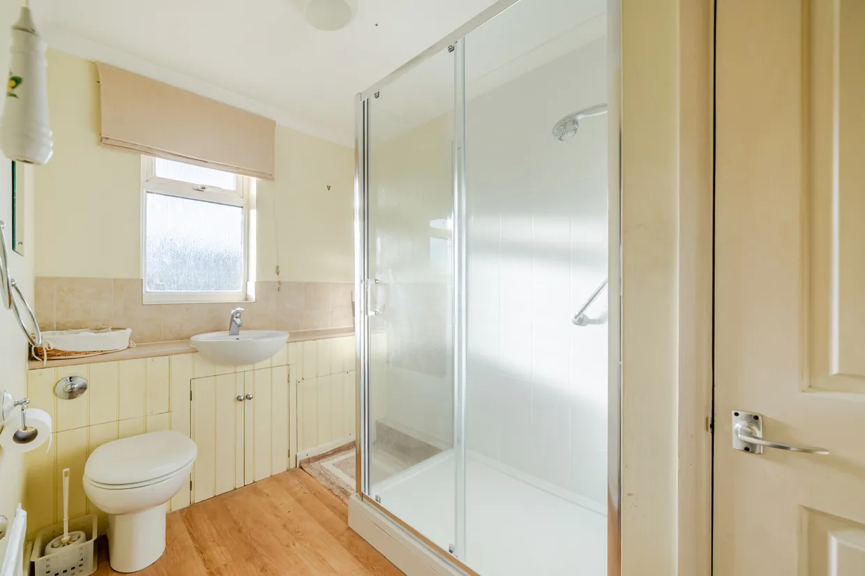 Stonebridge Close, Marlborough, SN8 photo 9