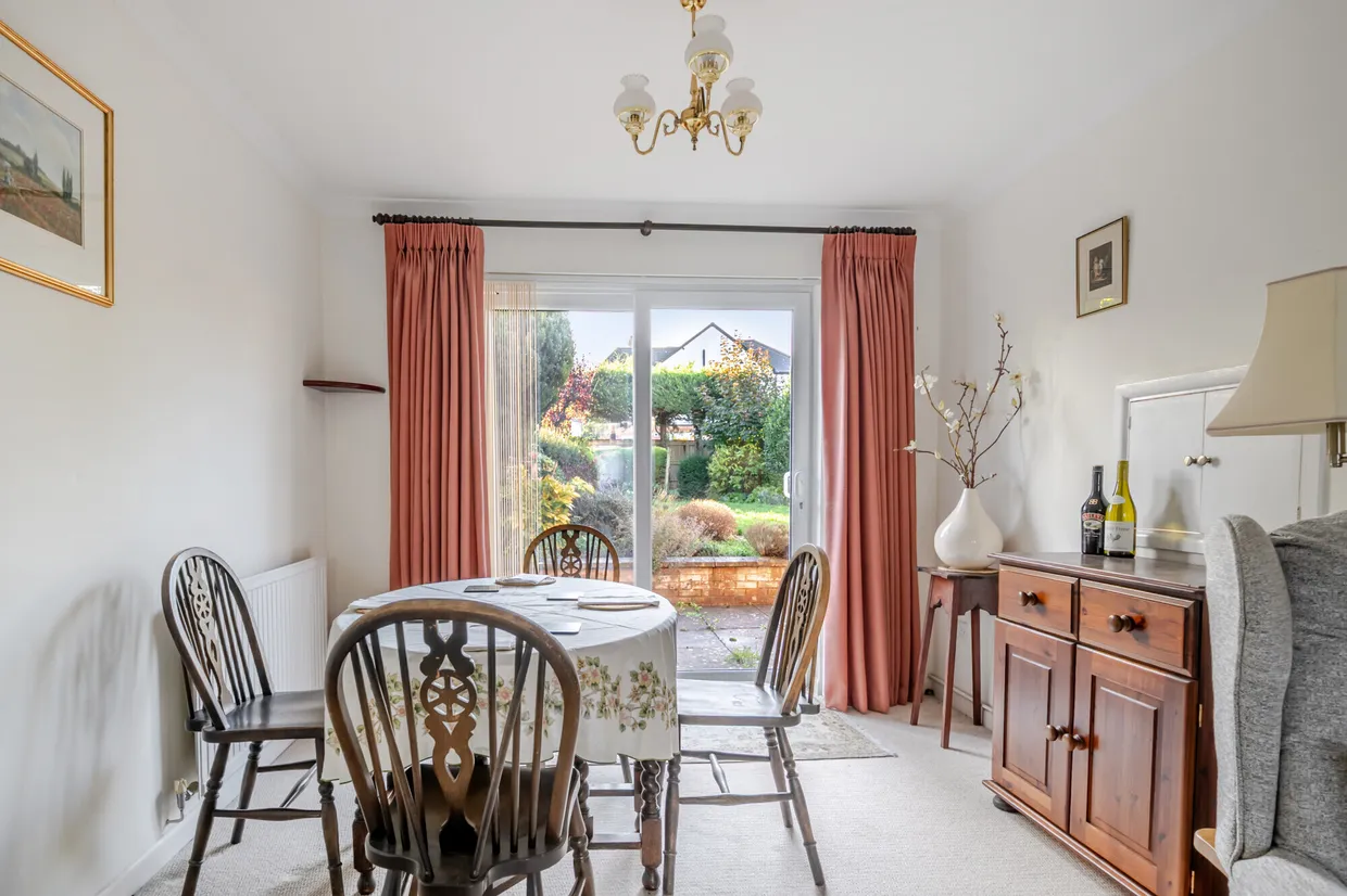 Stonebridge Close, Marlborough, SN8 photo 11