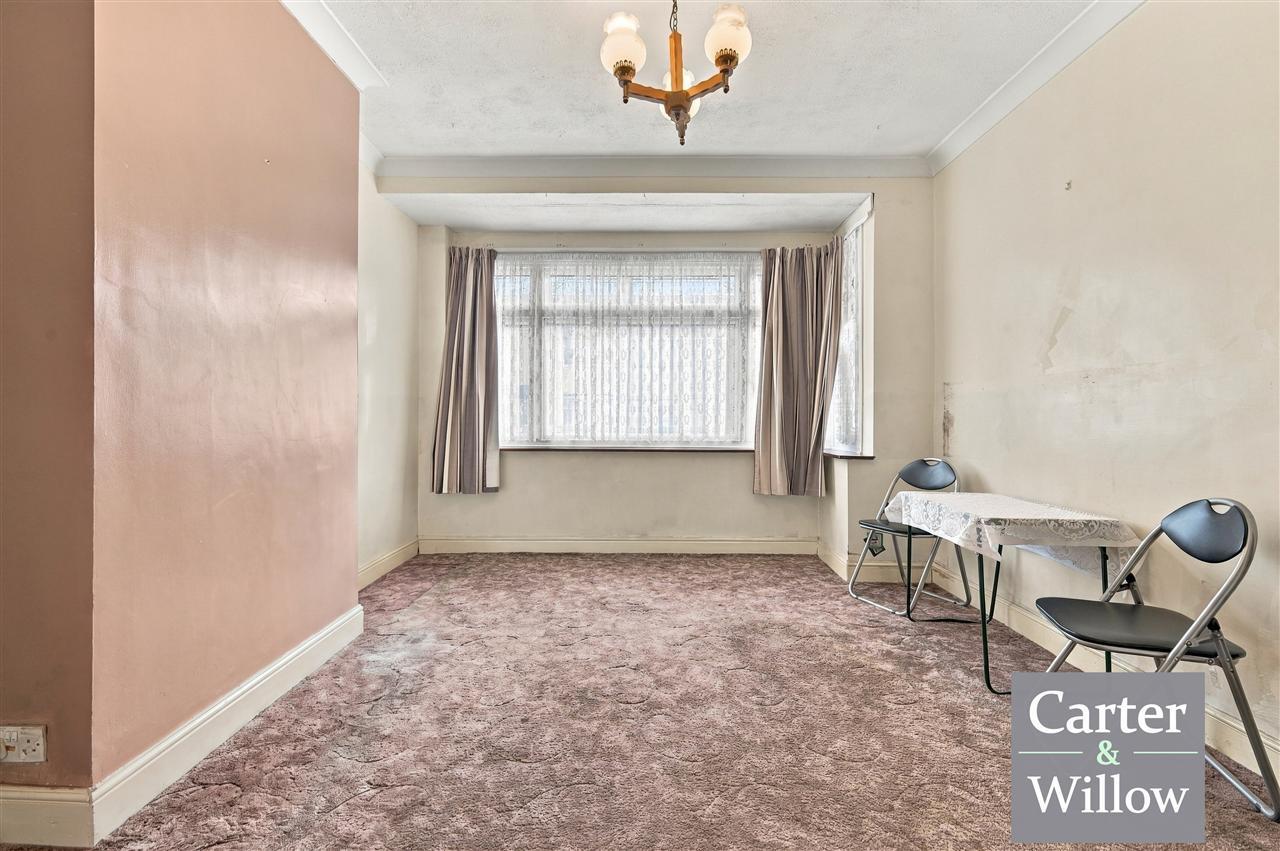 Western Avenue, Dagenham, Essex Image 7