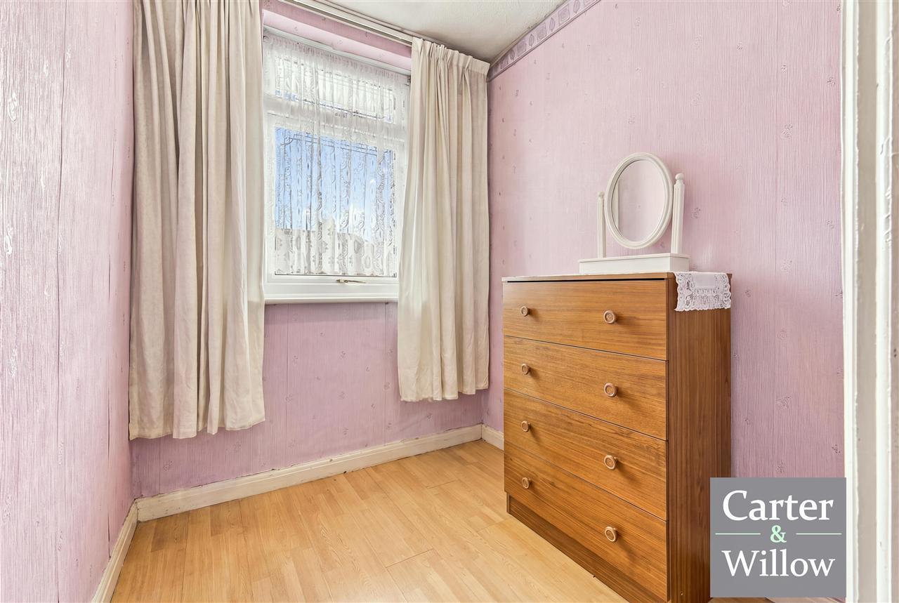 Western Avenue, Dagenham, Essex Image 15