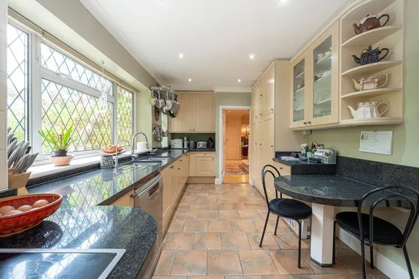 Silverdale Avenue, Walton-On-Thames, KT12 photo 3