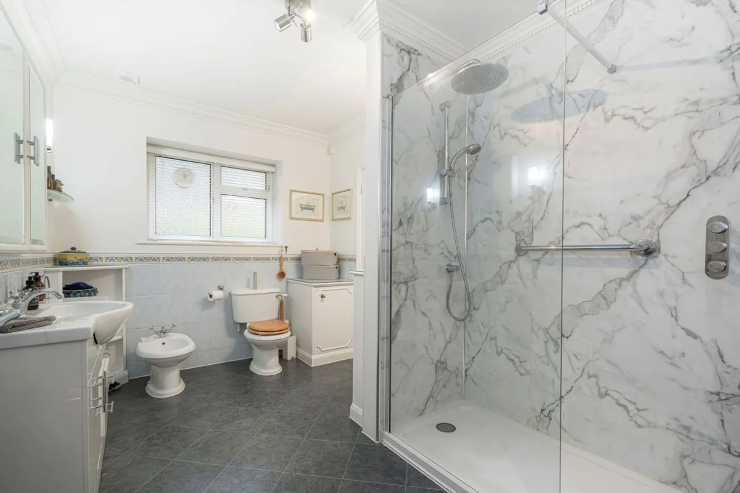 Silverdale Avenue, Walton-On-Thames, KT12 photo 12