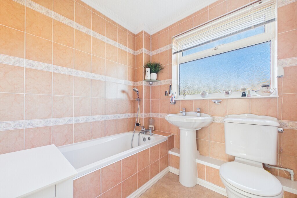 Warren View, Loddon Image 13