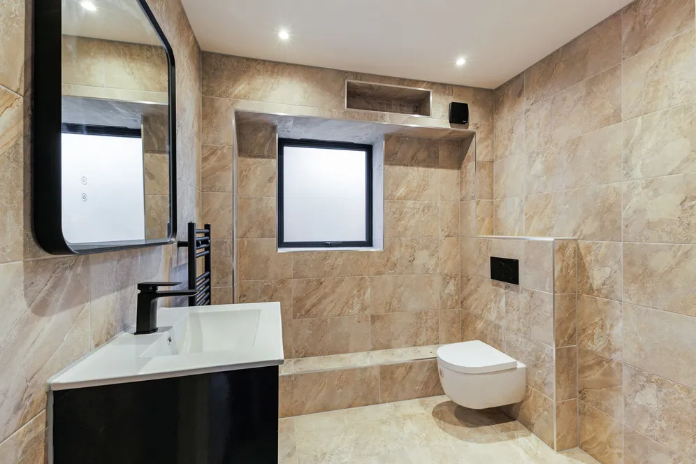 The Furlongs, Tadworth, KT20 photo 8