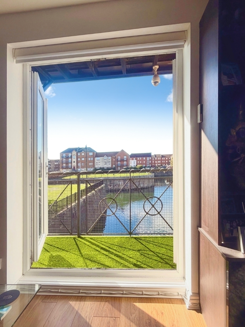Lock Keepers Court, Hull Image 12