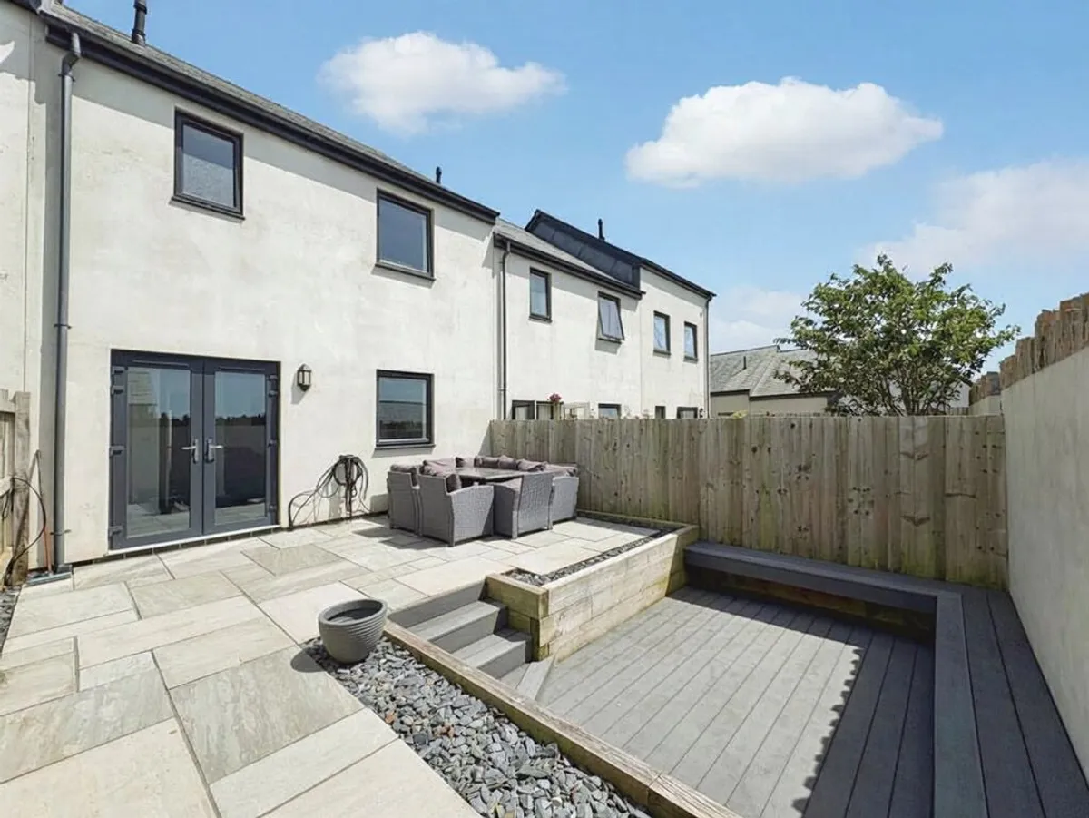 Applegate Way, Kingsbridge