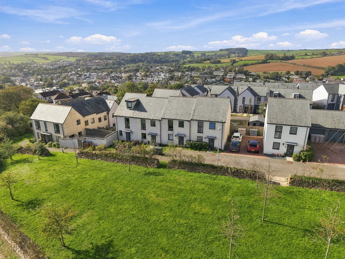 Applegate Way, Kingsbridge