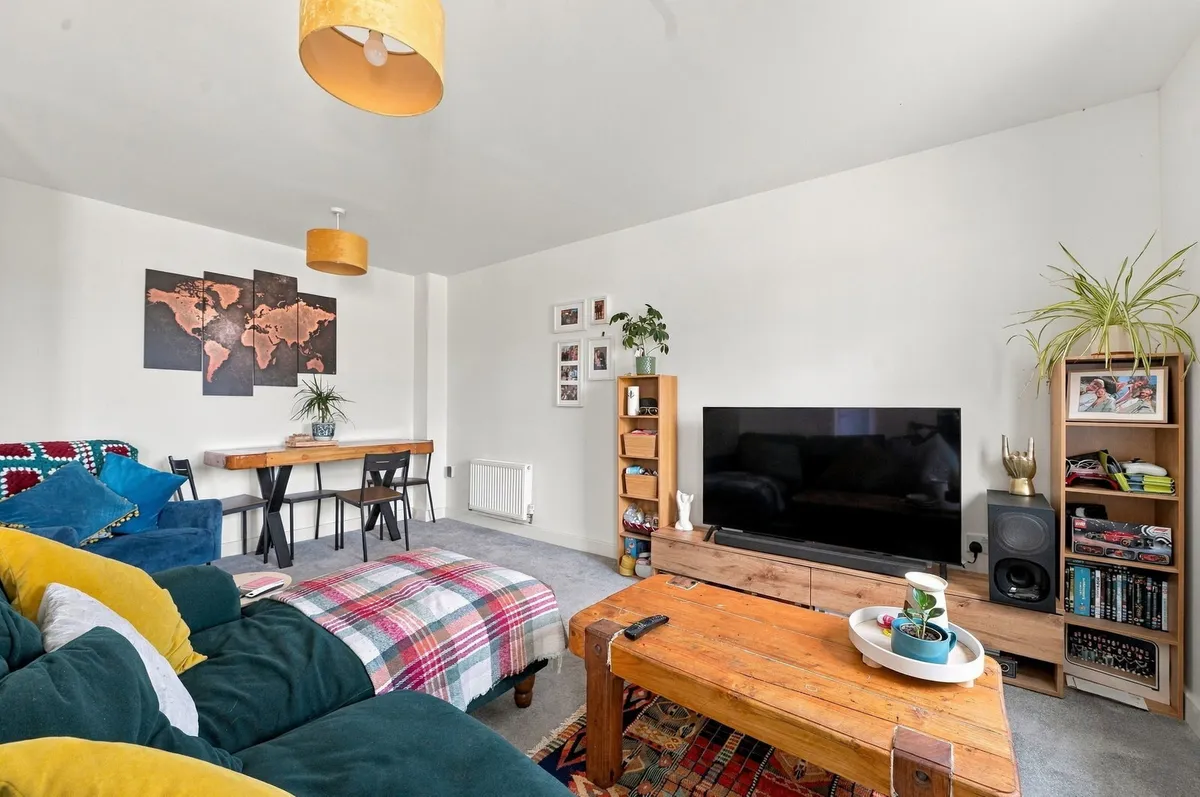Applegate Way, Kingsbridge