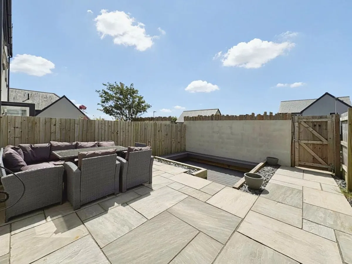 Applegate Way, Kingsbridge