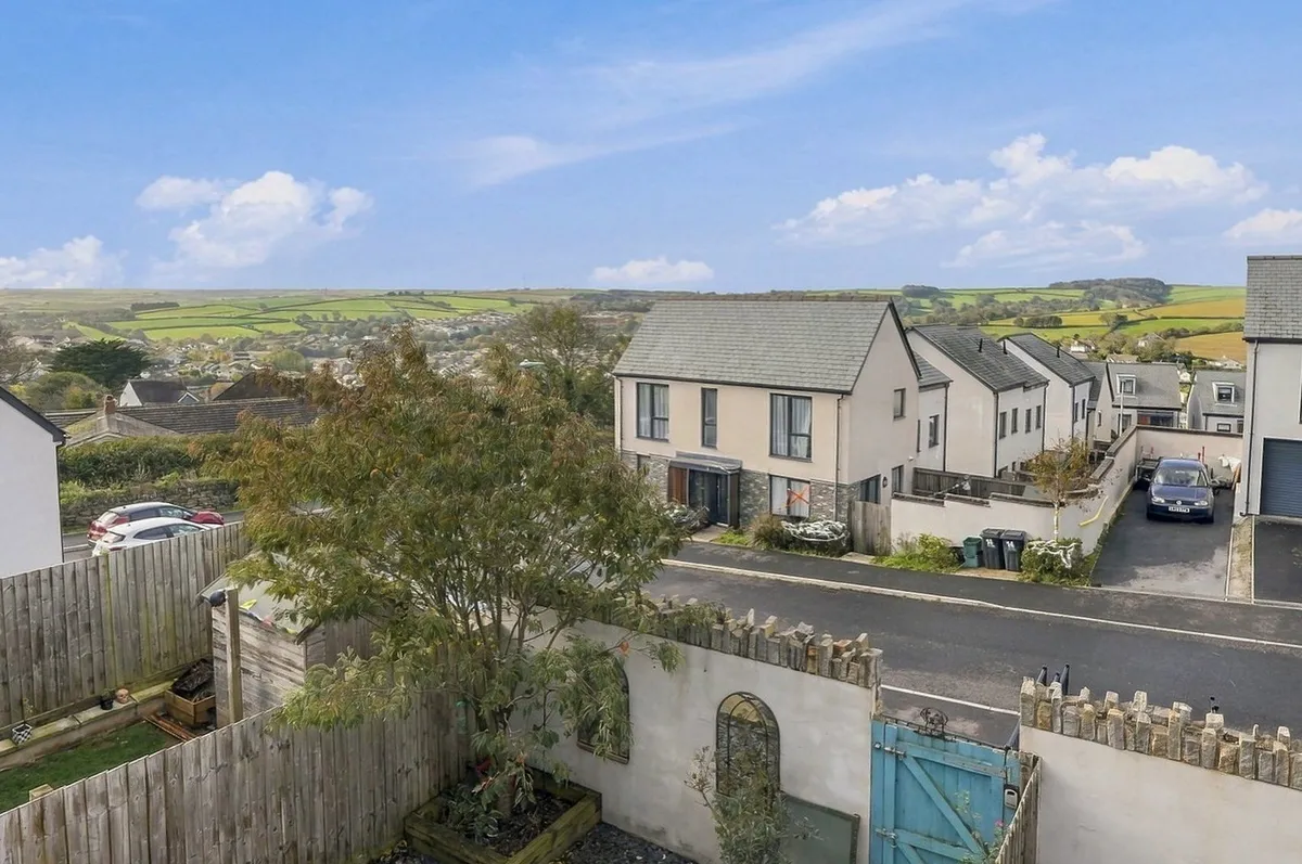 Applegate Way, Kingsbridge