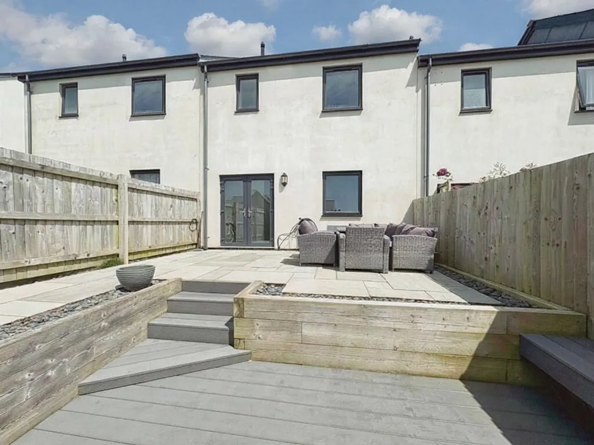 Applegate Way, Kingsbridge