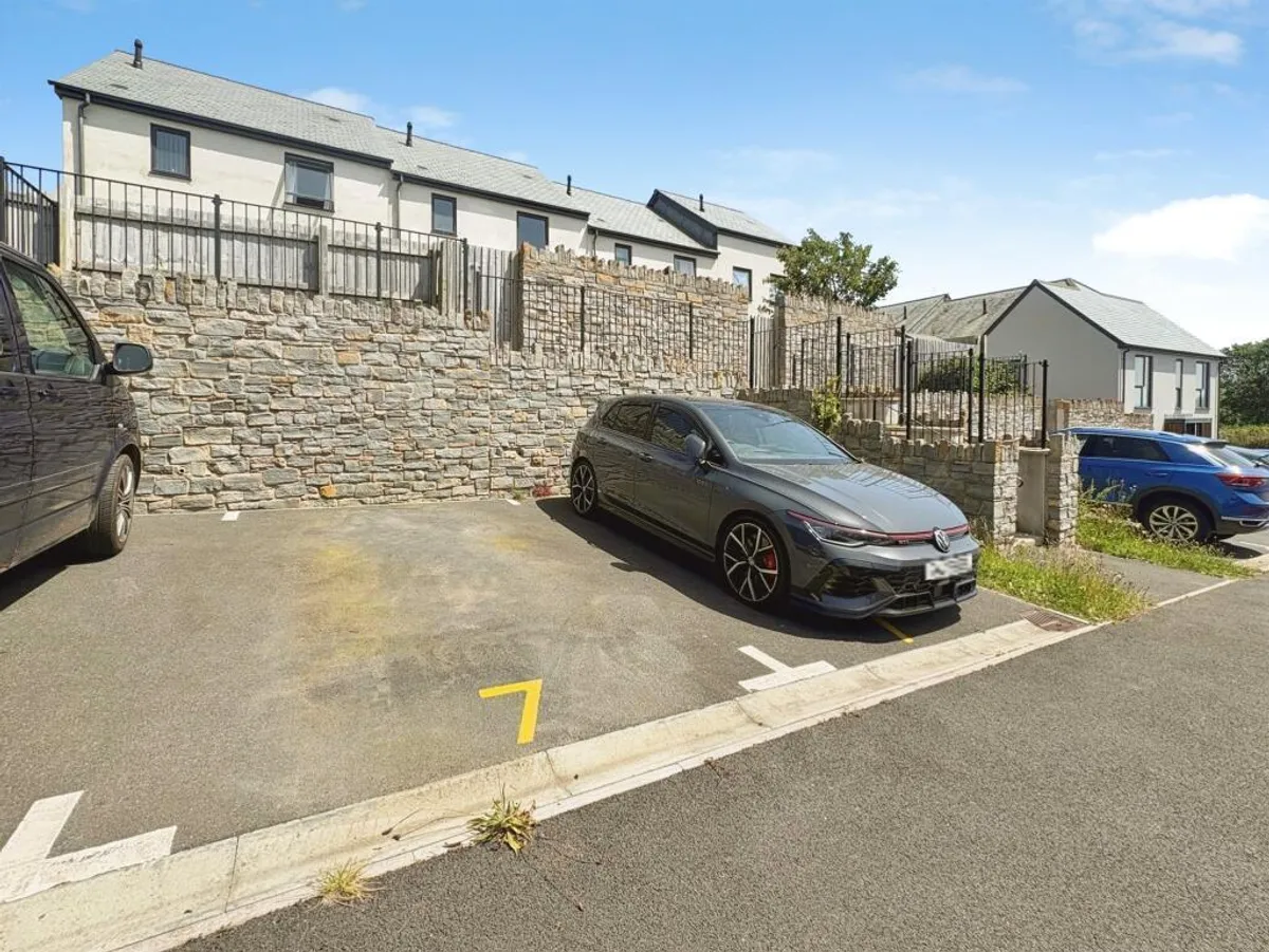 Applegate Way, Kingsbridge