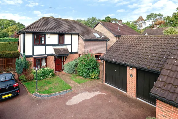 Wysemead, Horley, Surrey, RH6