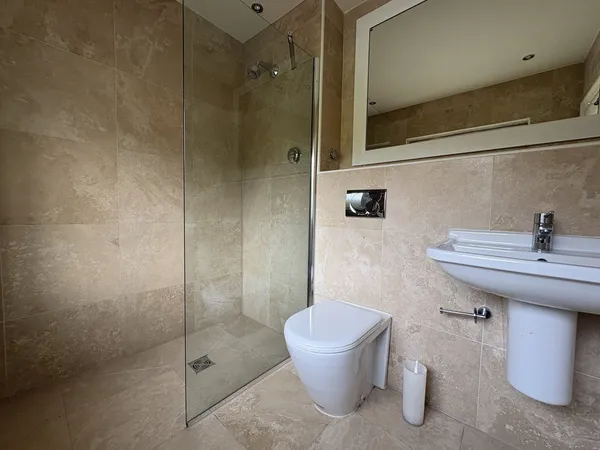 Whitebarn Road, SK9 photo 17