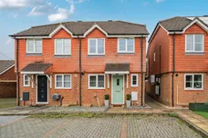 Eastbrooke Road, Alton, GU34 photo 1