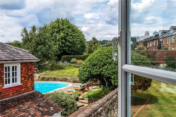 Upper West Street, Reigate, RH2 photo 22