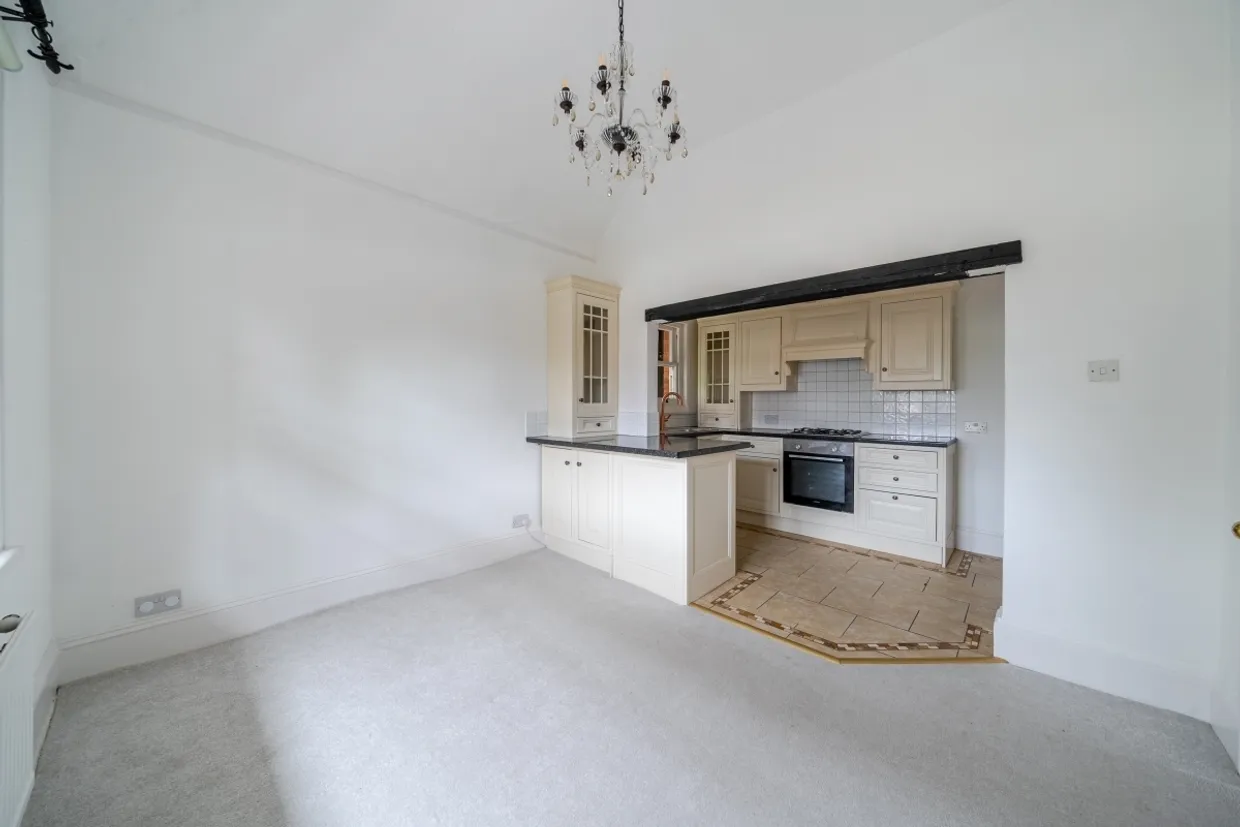 Egerton Road Weybridge KT13 photo 5
